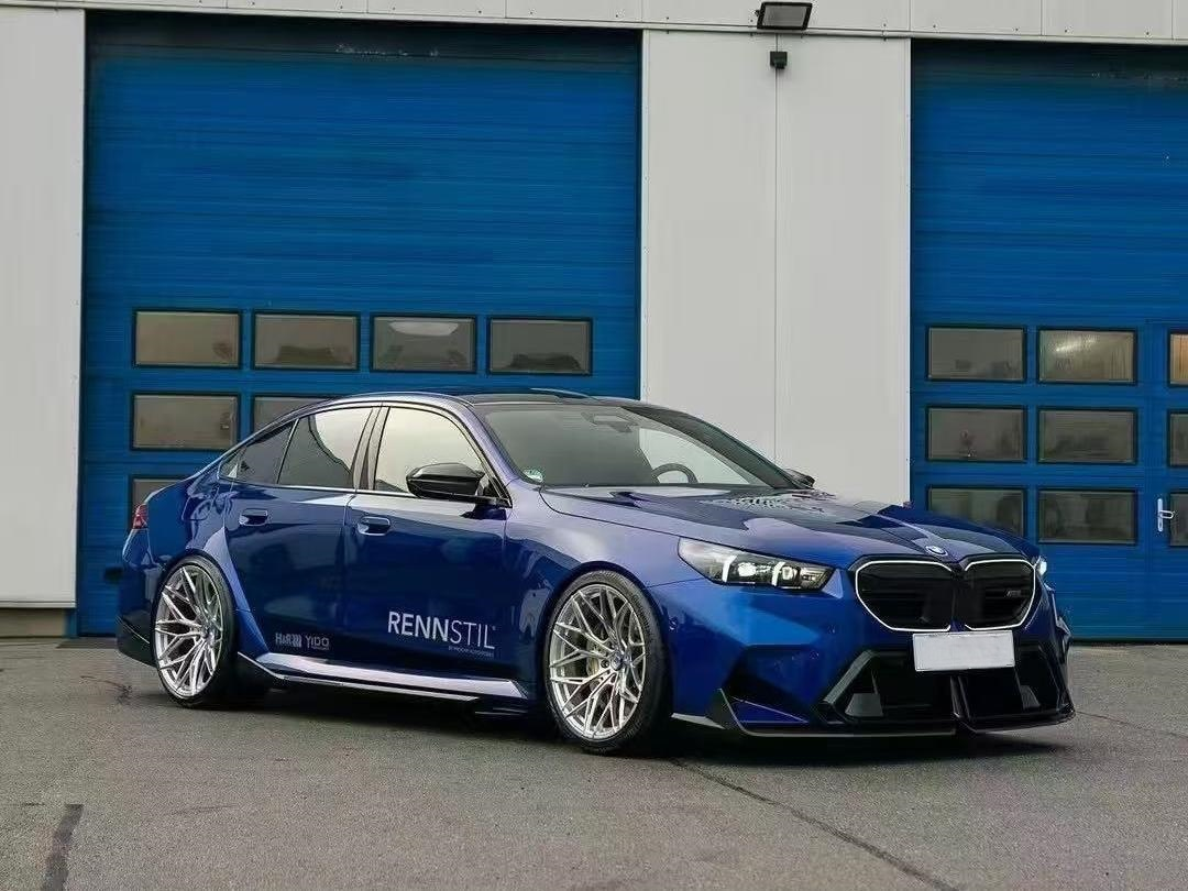 MP Style Dry Carbon Side Skirt - BMW G90 G99 M5