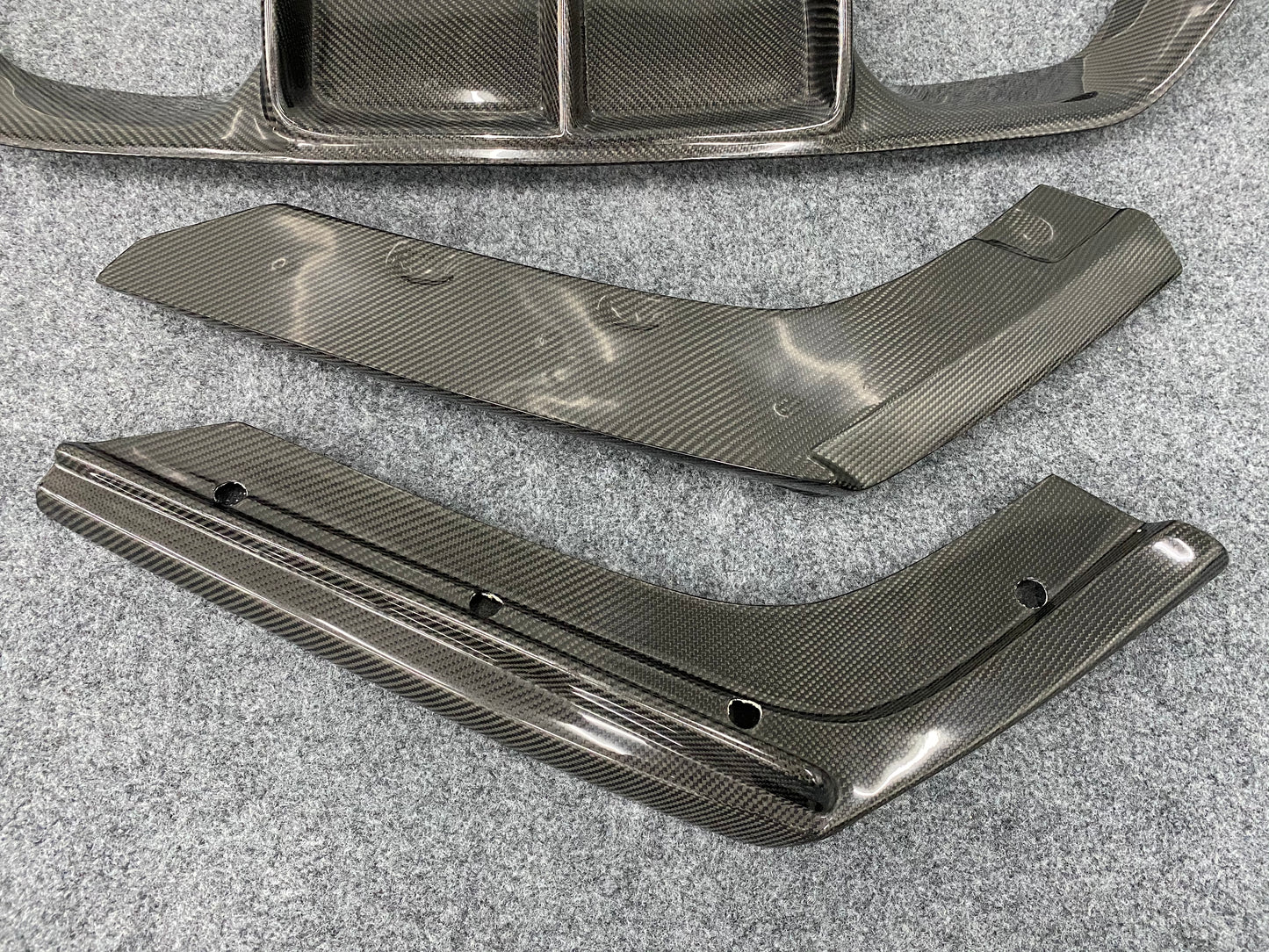 V STYLE CARBON FIBER REAR DIFFUSER - BMW F80 M3 & F82/F83 M4