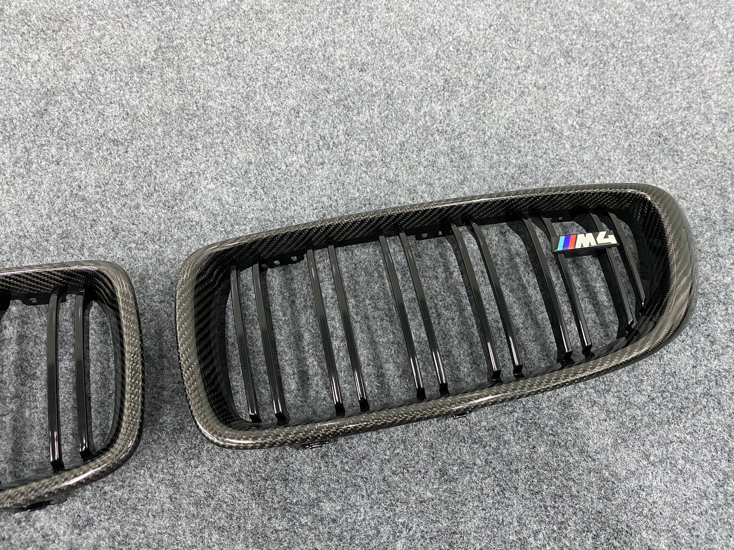 CARBON FIBER FRONT GRILLES - F82/F83 M4